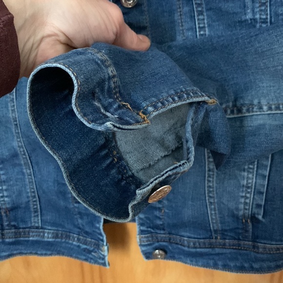 2/$30❤️ KENSIE JEANS - cropped jean jacket - Picture 6 of 8